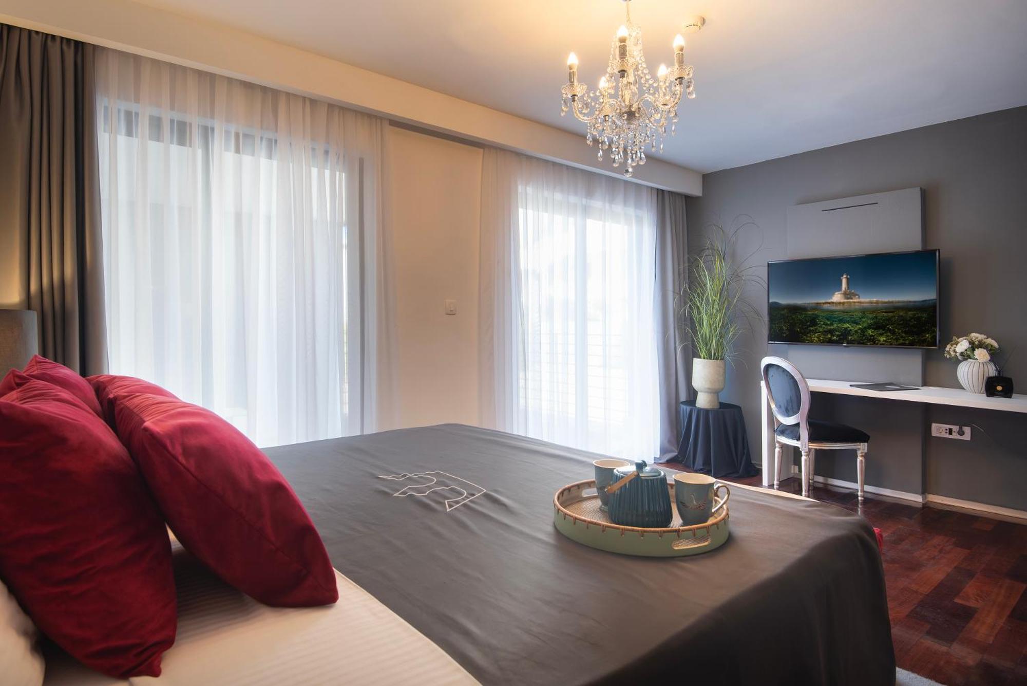 Boutique Hotel Chevalier By Bura Hotels - Adults Only Medolino Esterno foto